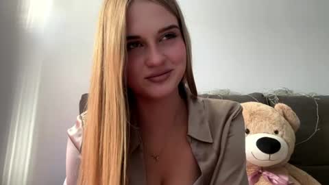 Lina online show from August 13, 10:40 am