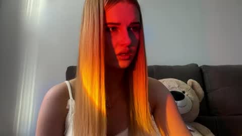 Lina online show from August 14, 11:25 am