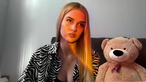Lina online show from August 15, 12:09 pm