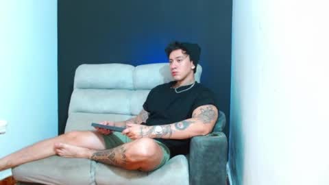 justinfuller_31 online show from July 28, 4:24 pm