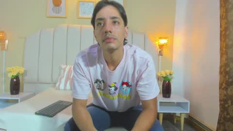 justinschneider online show from April 4, 7:32 pm