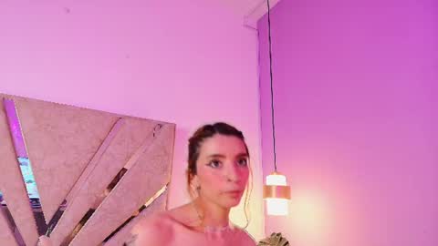 Mia online show from August 1, 1:22 am