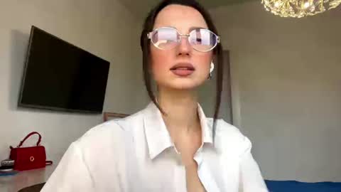 justoliviamoon online show from July 25, 12:31 pm