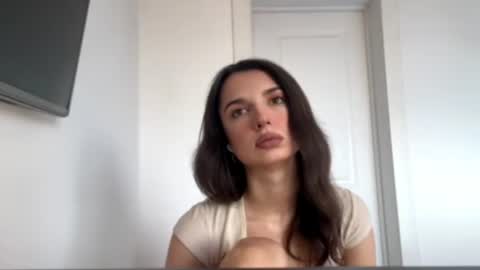 justoliviamoon online show from July 31, 5:14 am
