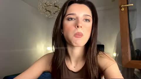 justoliviamoon online show from August 4, 10:18 pm