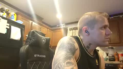 justus0624 online show from June 20, 6:24 am