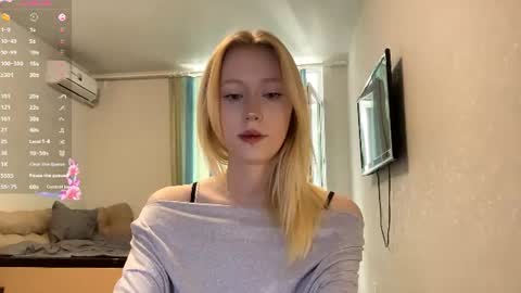 Mia 1st day here online show from August 8, 11:32 am