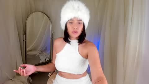 KELLI  online show from August 8, 2:50 pm