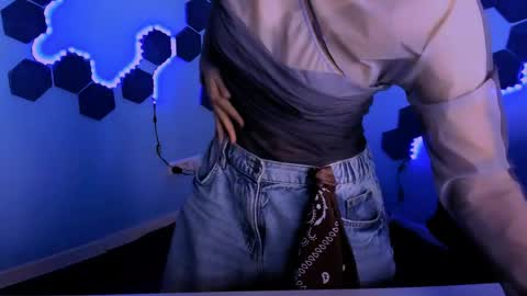 kaela_spell_ online show from May 15, 12:21 am