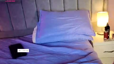KAIA LUNA  online show from September 3, 4:43 pm