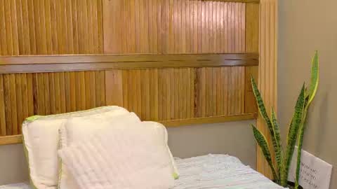 kaiawhite online show from August 14, 10:24 pm