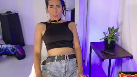 sarah model indepent online show from July 6, 5:05 pm