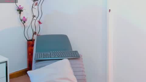 Kami online show from August 7, 3:34 pm