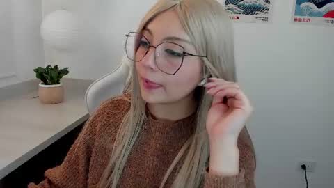 kaori_moon_ online show from August 4, 7:44 pm