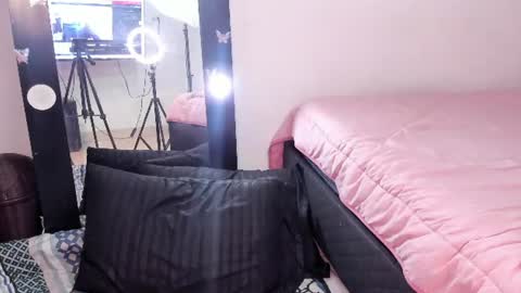 karely_laurent online show from July 18, 12:44 am