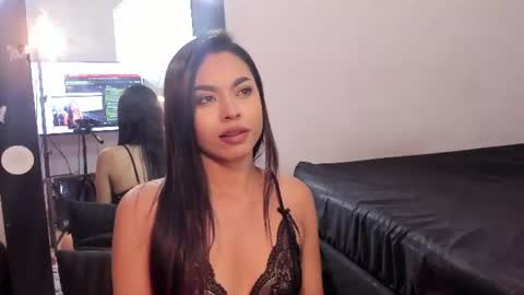 karely_laurent online show from July 24, 3:53 am