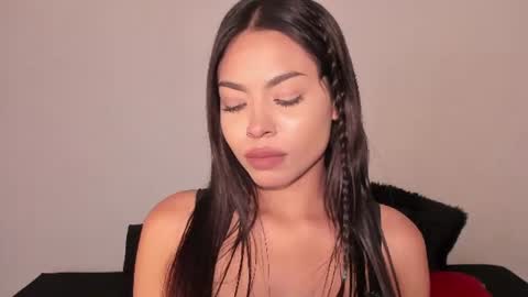 karely_laurent online show from August 13, 11:30 pm