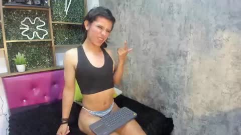 karen_bell online show from August 17, 3:06 pm