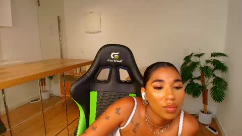 Karen online show from August 14, 2:04 am