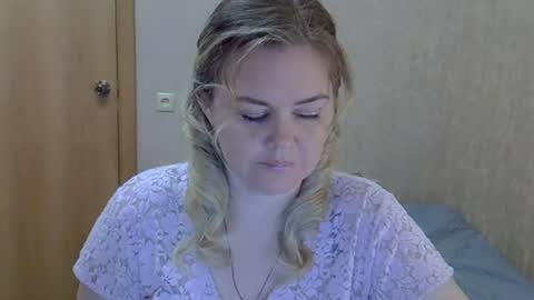 karennelsonx online show from August 10, 5:25 pm