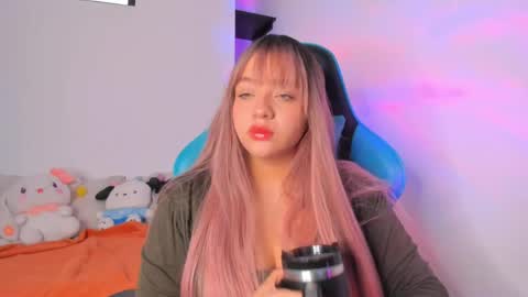 kariina_wong online show from May 5, 4:30 pm