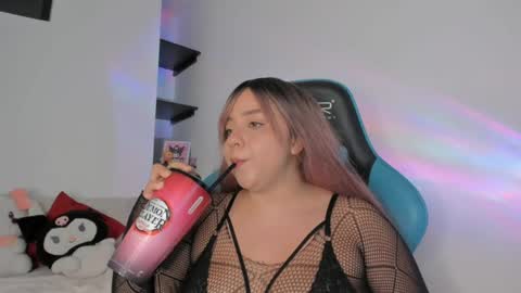 kariina_wong online show from June 3, 11:41 pm