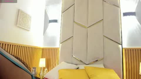 karinaacox online show from August 8, 12:05 pm
