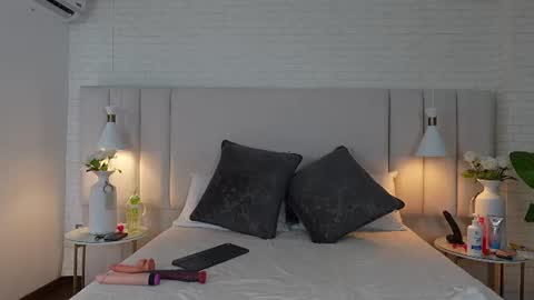 Lana  online show from August 8, 7:25 pm