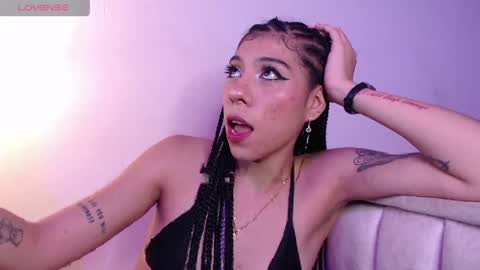 karla0524 online show from April 26, 9:33 pm