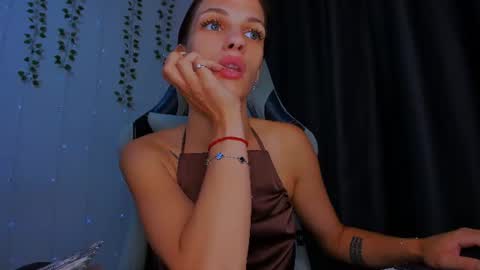 karla_lim online show from July 25, 9:13 am