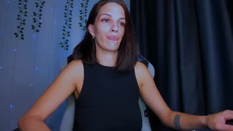 karla_lim online show from July 27, 8:42 am