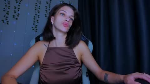 karla_lim online show from July 28, 7:47 am