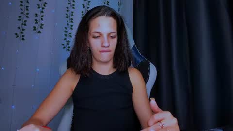 karla_lim online show from July 30, 10:11 am