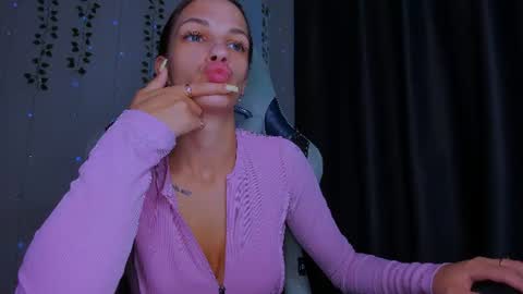karla_lim online show from August 6, 6:01 am