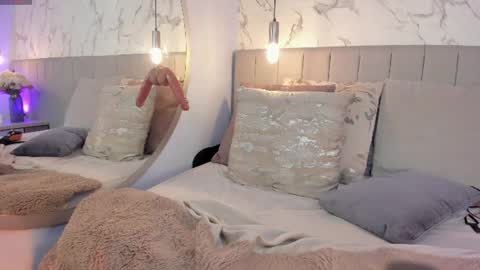 karlla_brown online show from August 6, 5:45 pm