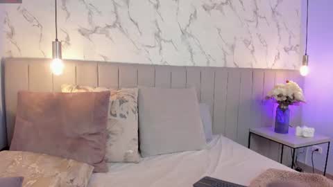 karlla_brown online show from August 6, 7:02 pm