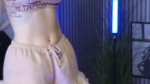 Julia online show from August 11, 7:38 pm