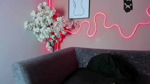 karo_linee online show from August 10, 1:12 pm