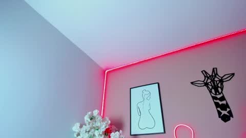 karo_linee online show from August 11, 6:54 pm