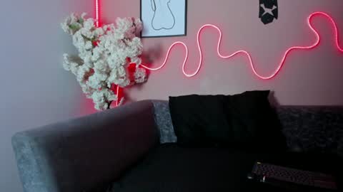 karo_linee online show from August 15, 12:09 pm