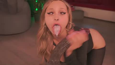 Caroline online show from July 20, 2:47 am