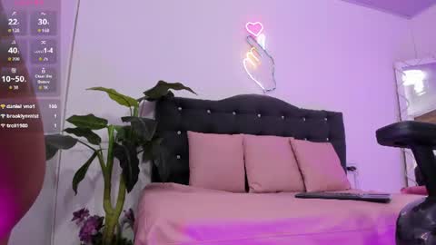 KAROLMOON online show from August 8, 10:32 pm