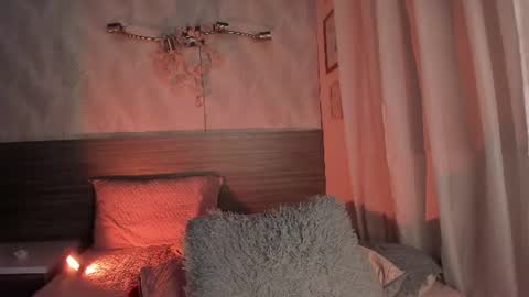 Lune  online show from August 8, 3:12 pm
