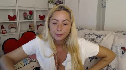 karolynesyera online show from July 18, 7:48 pm