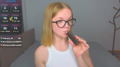 katebunnys online show from August 3, 11:34 pm