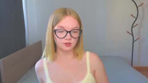 katebunnys online show from August 5, 4:10 am