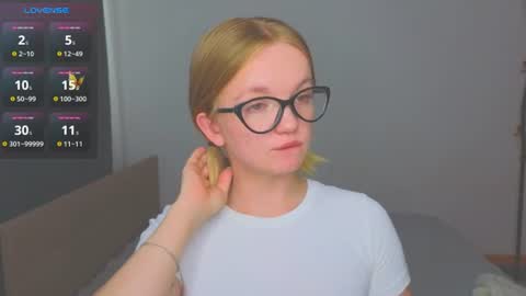 katebunnys online show from August 11, 8:05 am