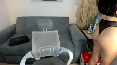 Kate  online show from August 14, 1:48 pm