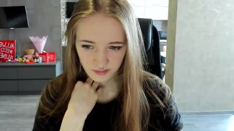 katekayer online show from May 2, 11:47 am