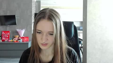 katekayer online show from May 7, 1:12 pm